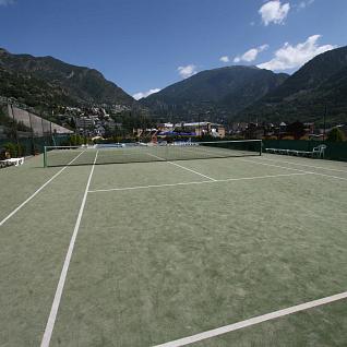 Gaudeixi de la nostra pista de tennis gratuïtament!
